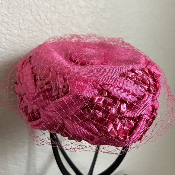 Vintage 1960’s Berne Fabric and Straw Pillbox Hat main image 9